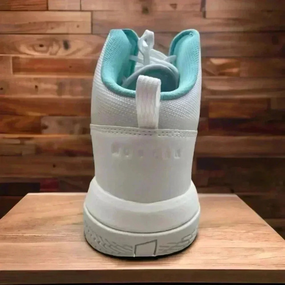 Moolah Kicks Women's  New W Tags Size 5 White Moolah Phantom 1 Basketball shoe - Picture 3 of 6